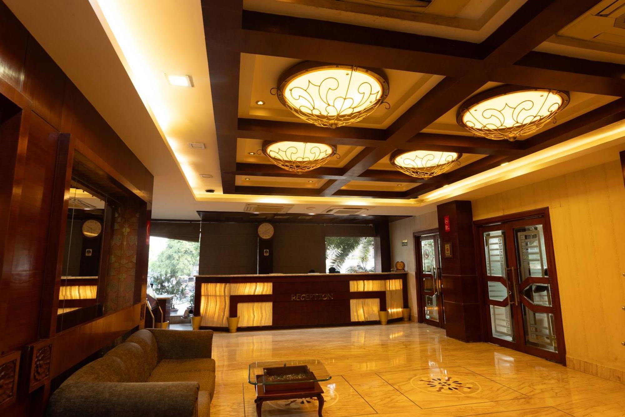 New Hotel Broadway Varanasi Bagian luar foto