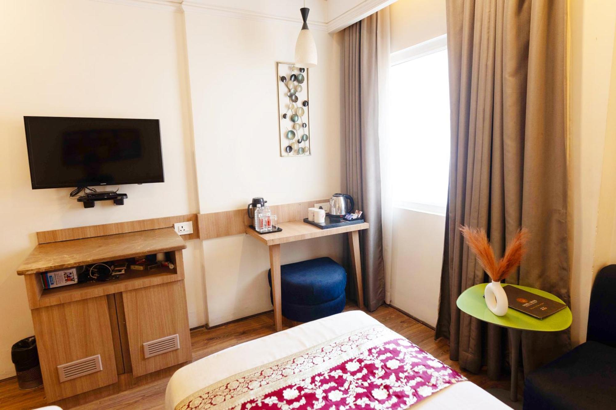 New Hotel Broadway Varanasi Bagian luar foto