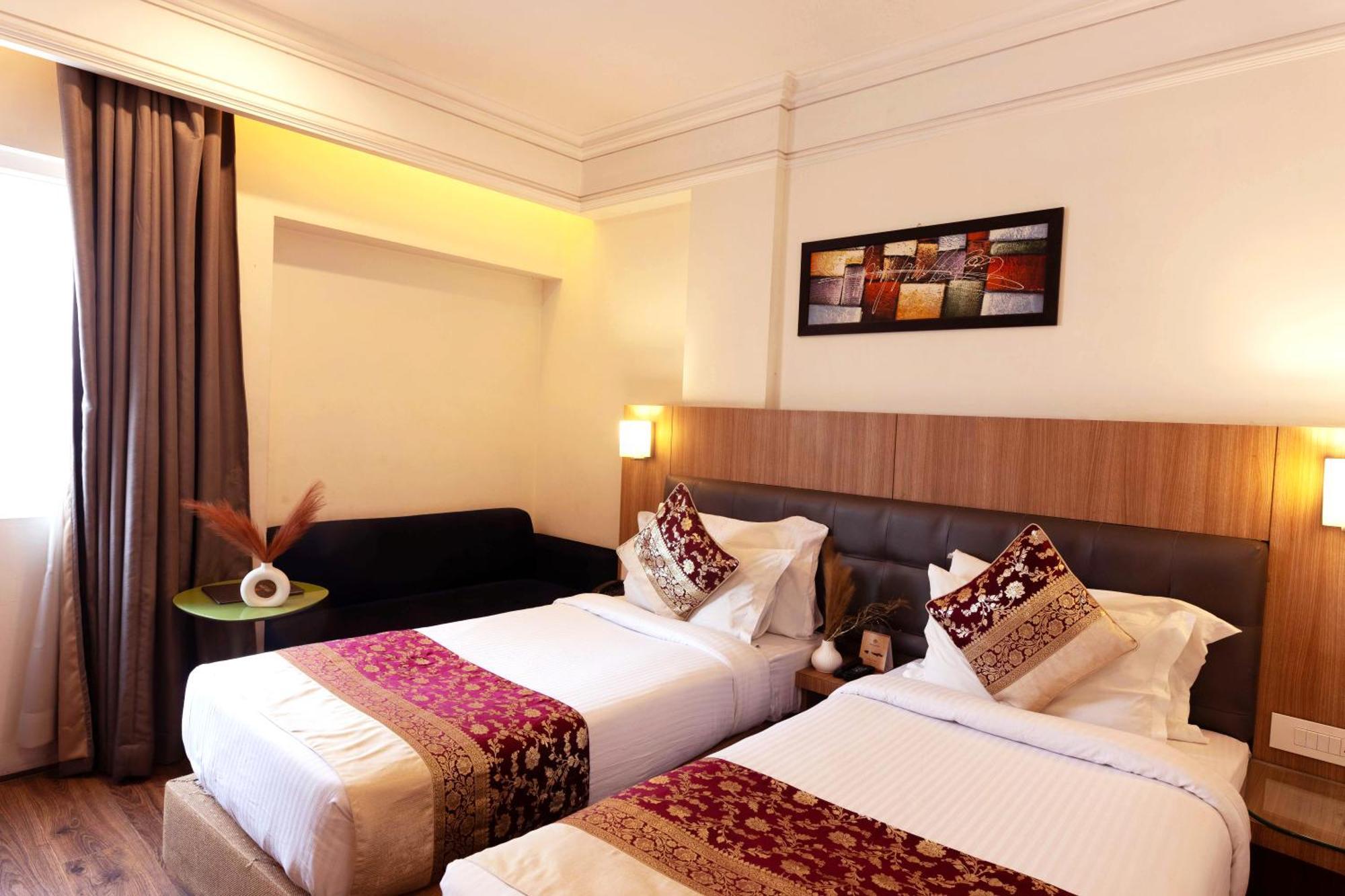New Hotel Broadway Varanasi Bagian luar foto