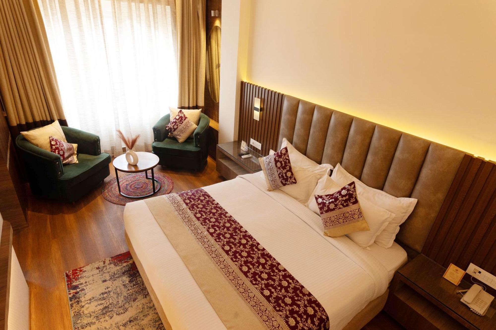 New Hotel Broadway Varanasi Bagian luar foto