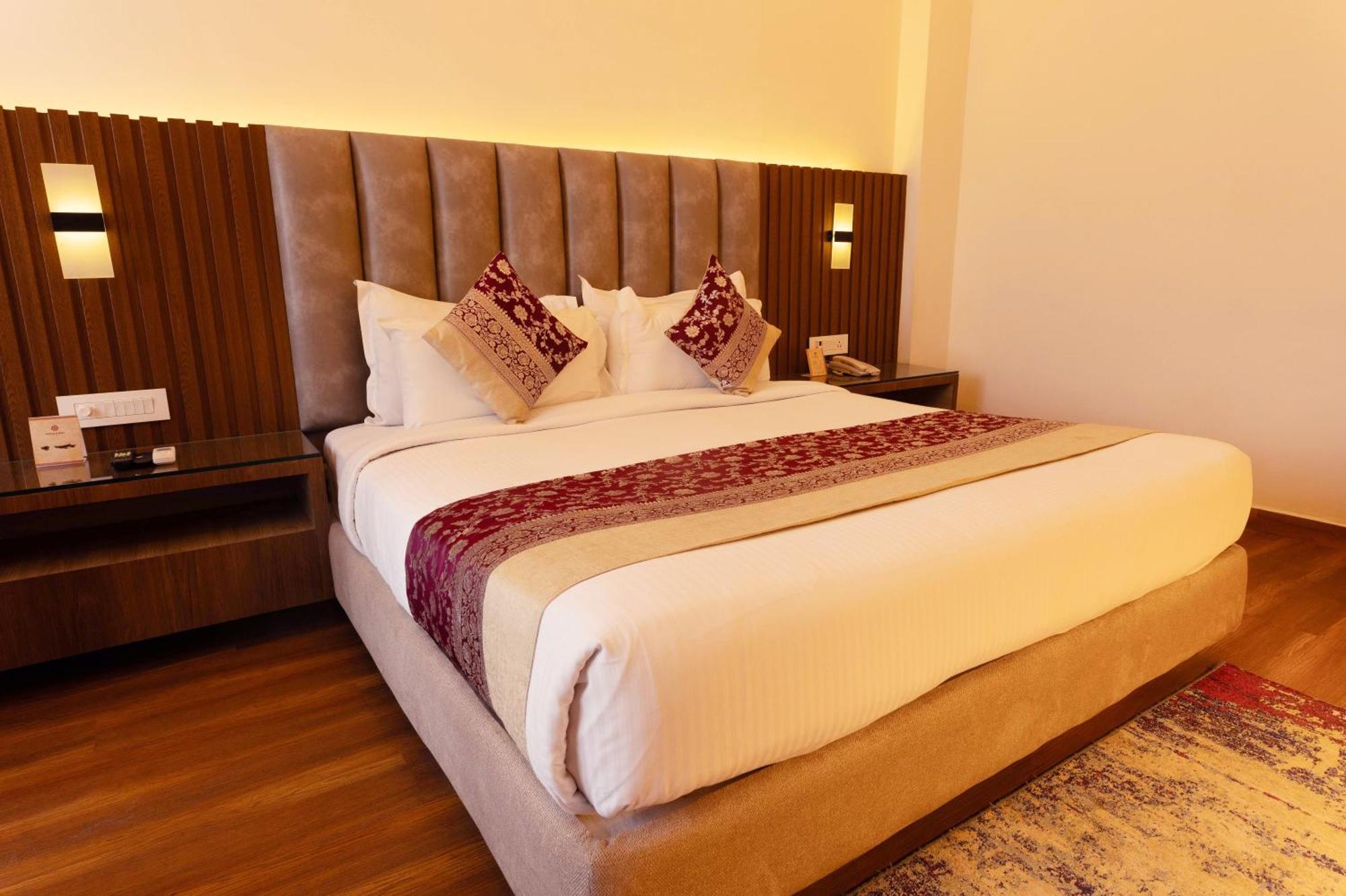 New Hotel Broadway Varanasi Bagian luar foto