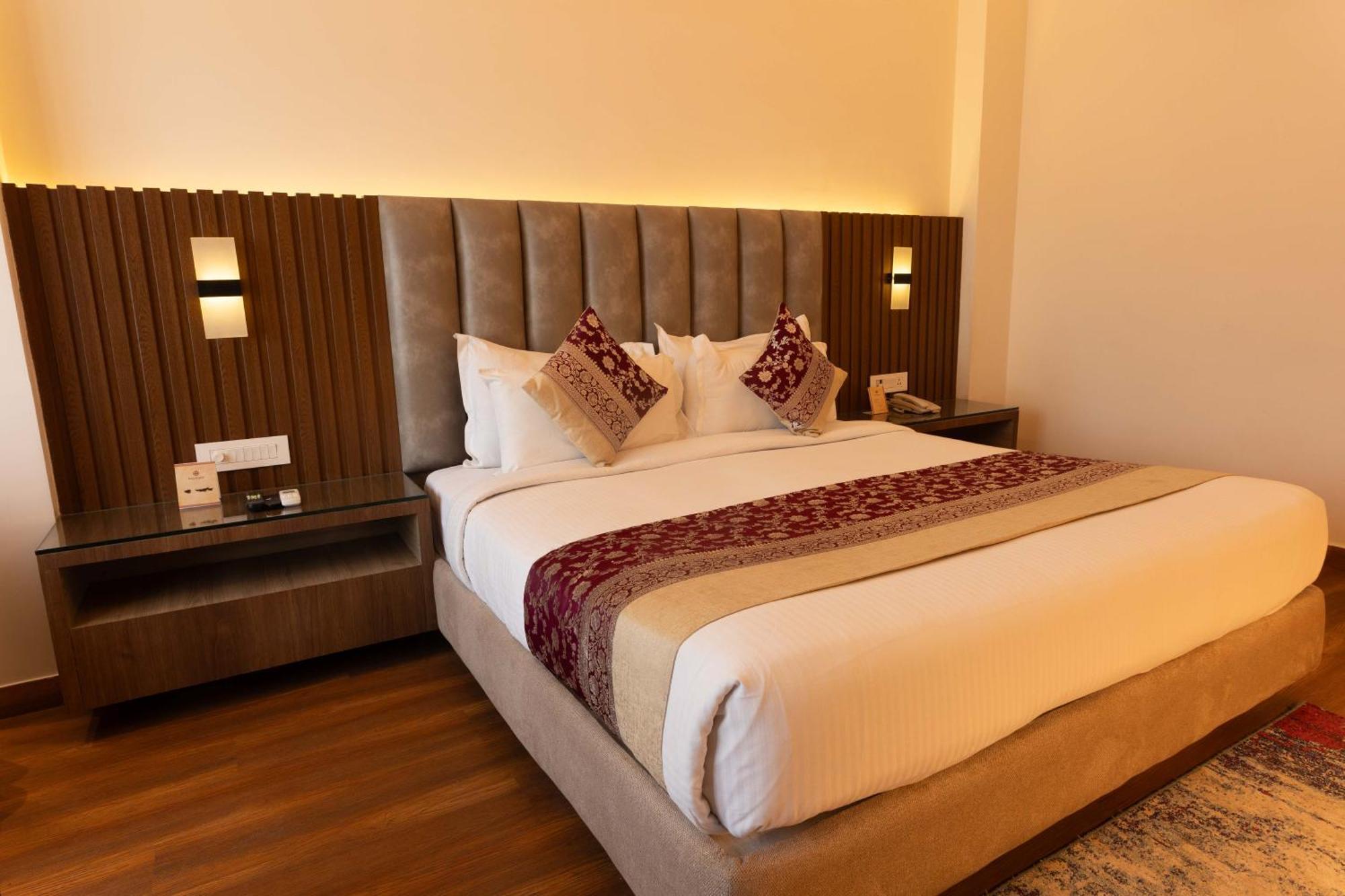 New Hotel Broadway Varanasi Bagian luar foto