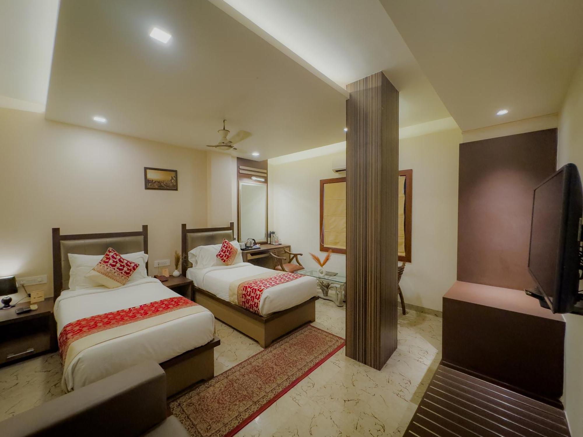 New Hotel Broadway Varanasi Bagian luar foto