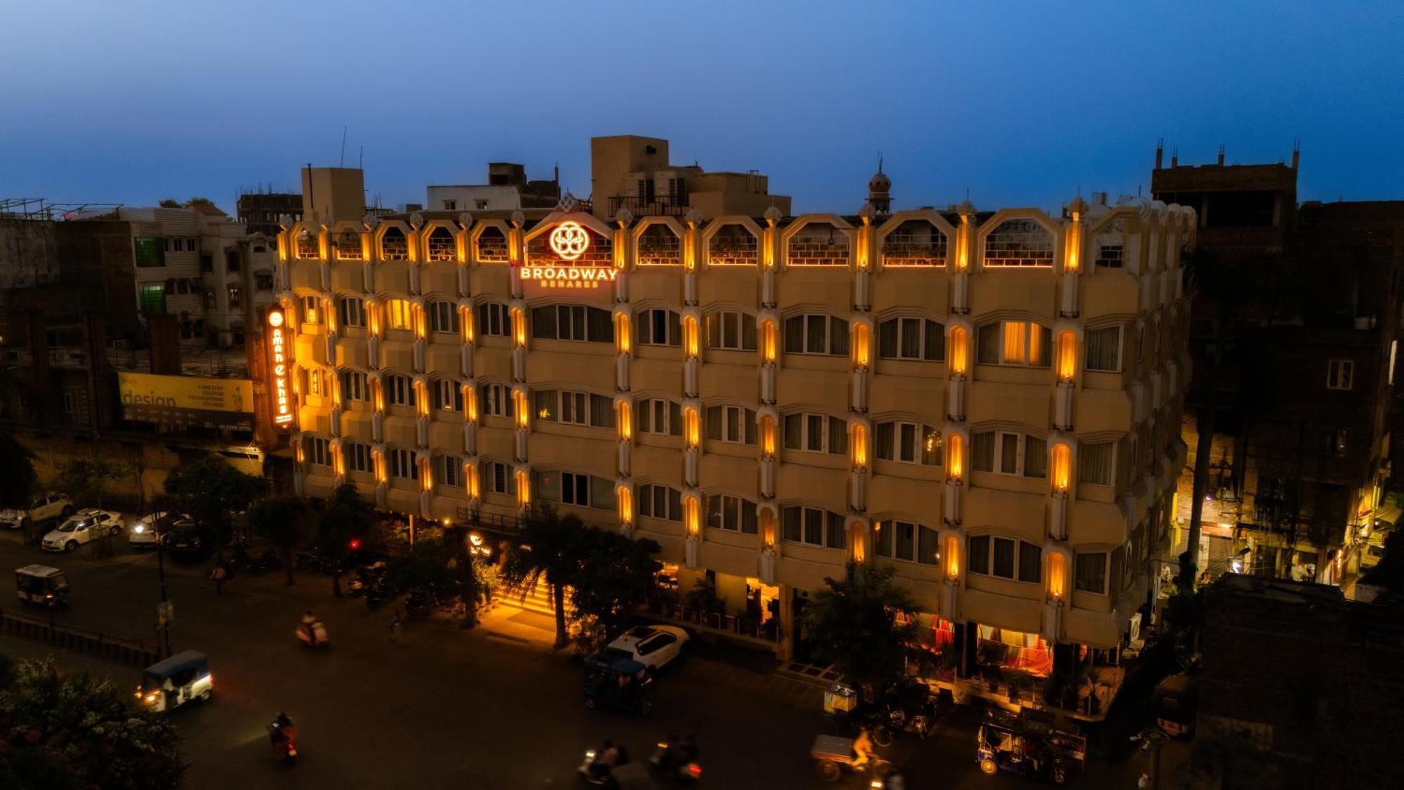 New Hotel Broadway Varanasi Bagian luar foto