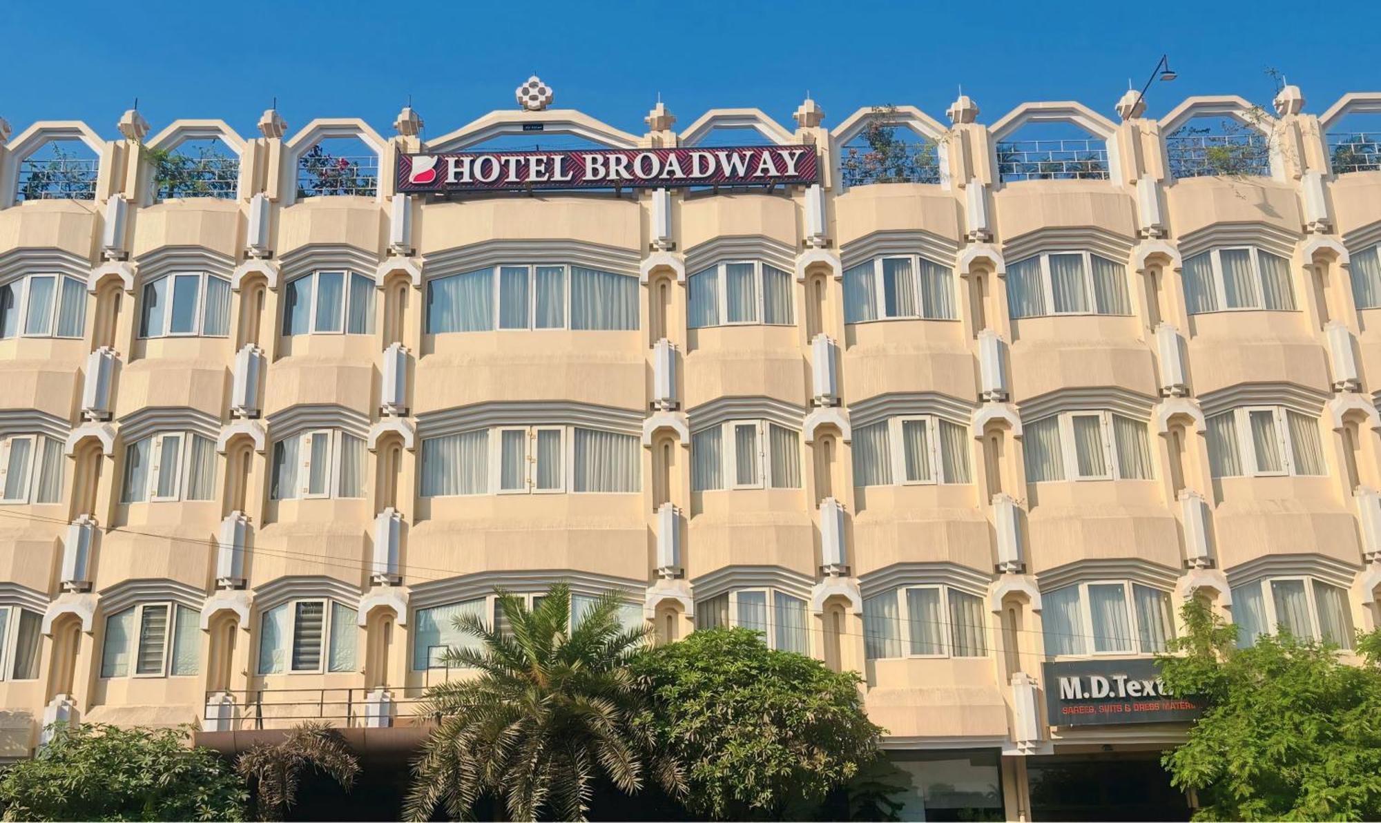 New Hotel Broadway Varanasi Bagian luar foto
