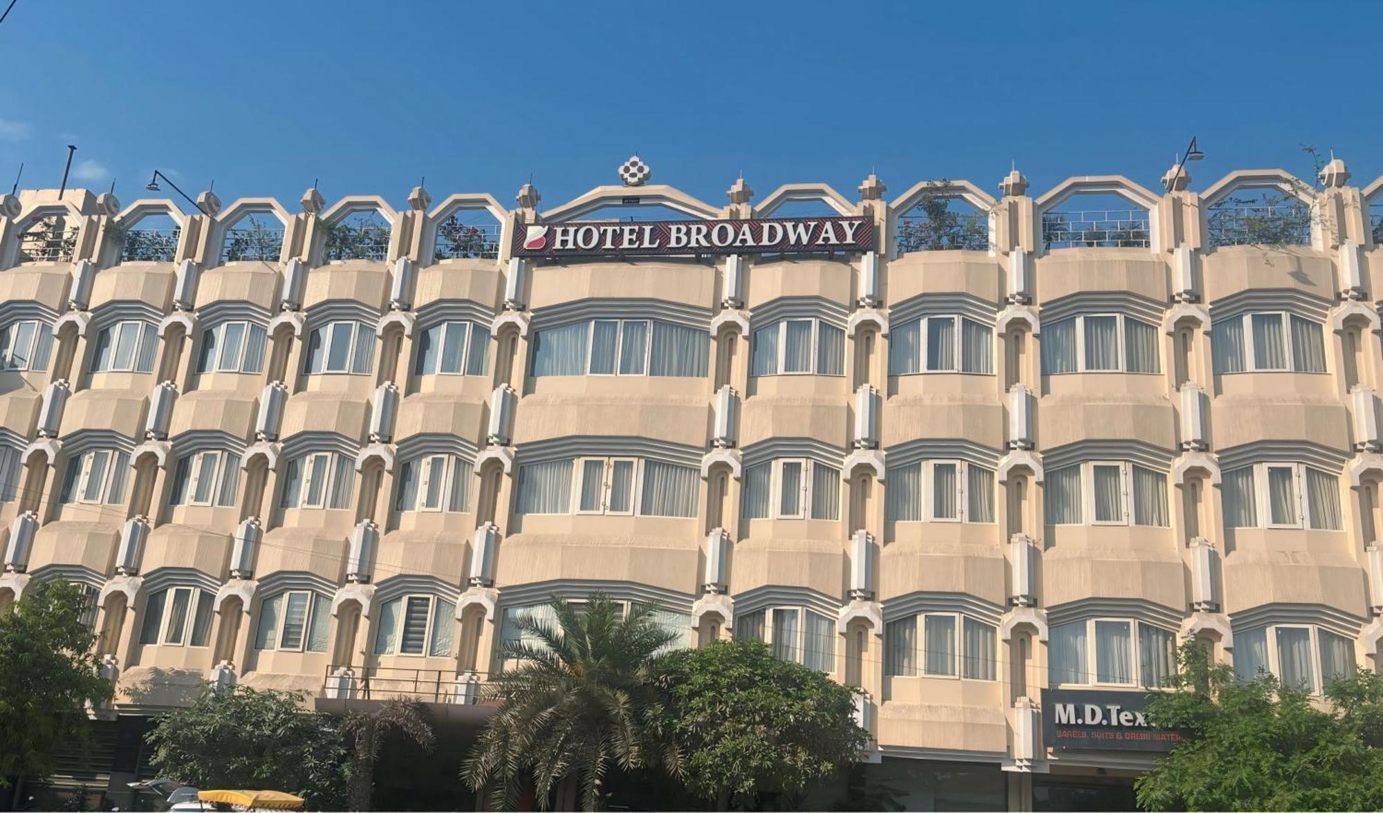 New Hotel Broadway Varanasi Bagian luar foto