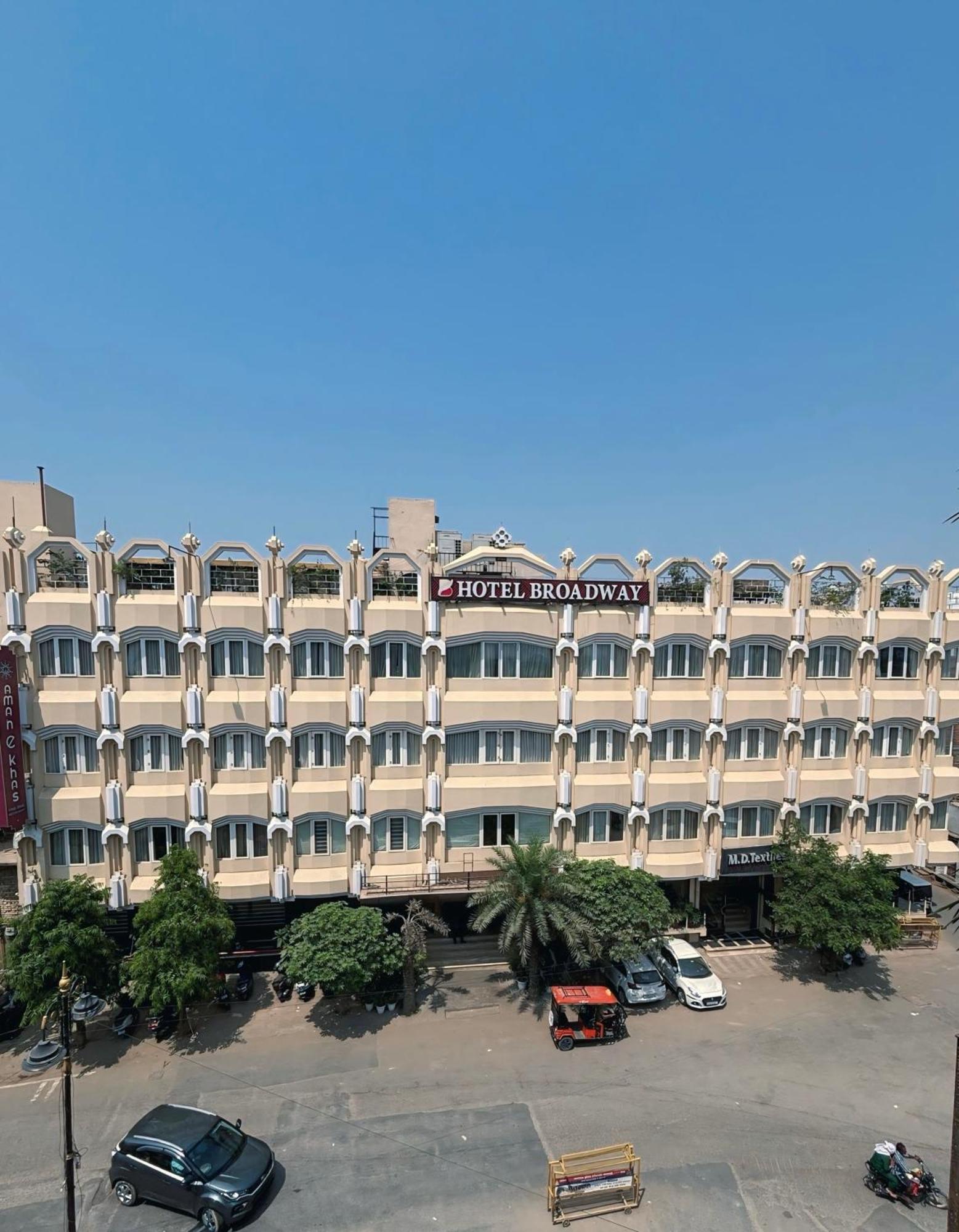 New Hotel Broadway Varanasi Bagian luar foto