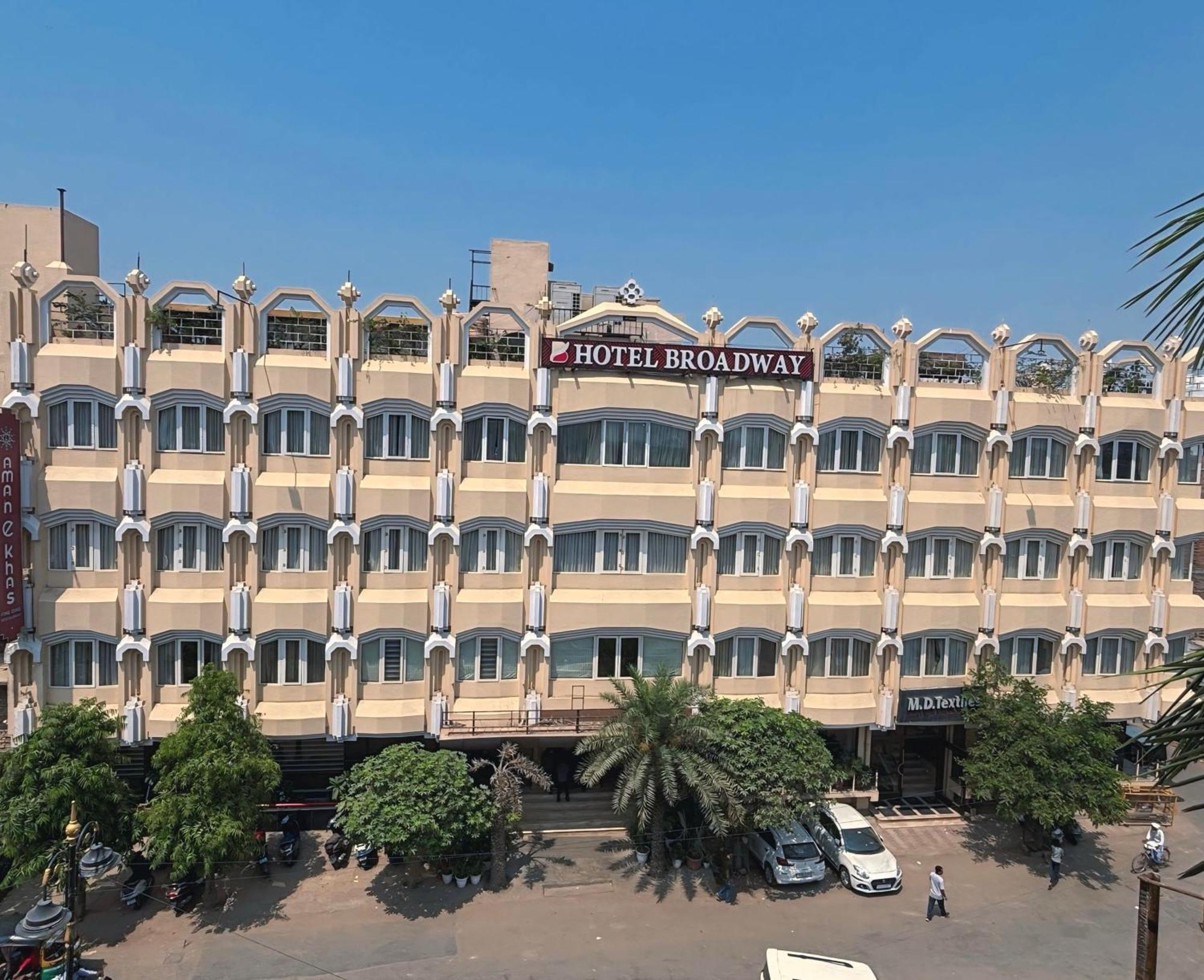 New Hotel Broadway Varanasi Bagian luar foto