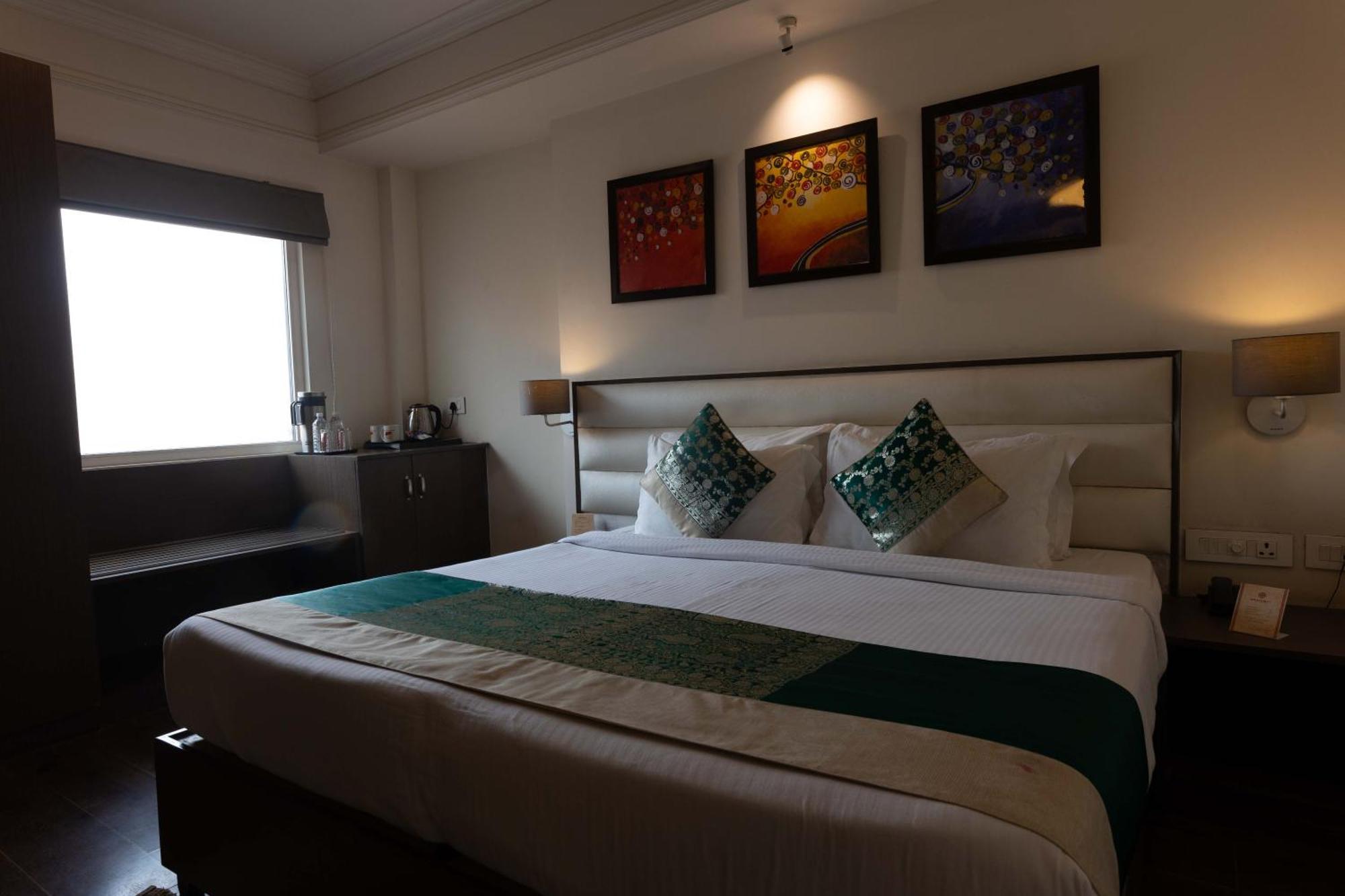 New Hotel Broadway Varanasi Bagian luar foto