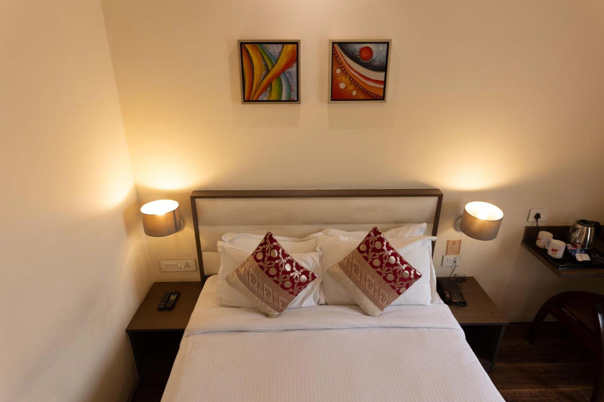 New Hotel Broadway Varanasi Bagian luar foto
